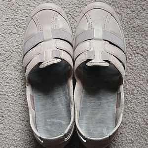 Women's Clark Tan Shoes Size 8